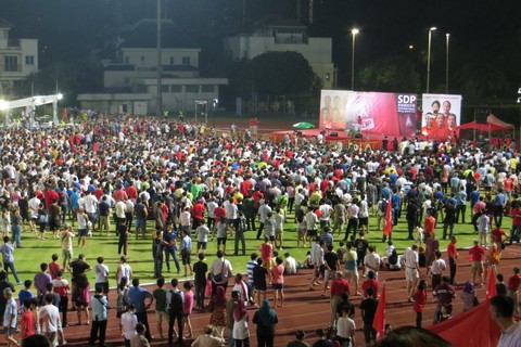The crowd at the SDP rally (3 Sep 2015) at its peak, while party Secretary-General Chee Soon Juan was speaking, approx 9:26pm